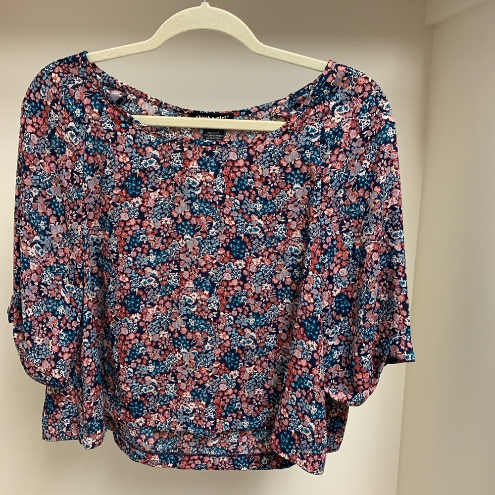Cute floral blouse!